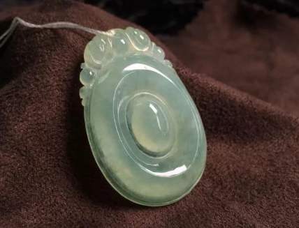 翡翠有气泡是假的吗？有哪些靠谱的鉴定方法？   第2张