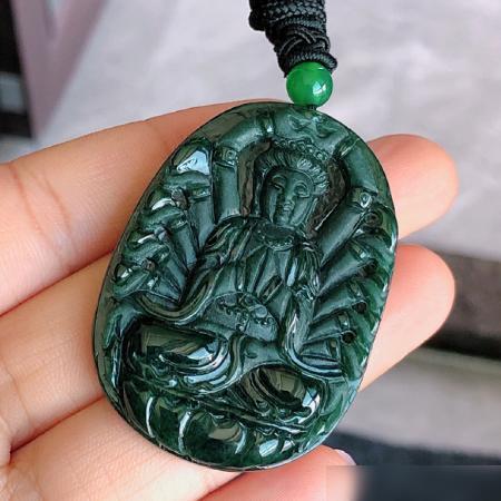 
                千手观音背后有着怎样感人的故事？如何挑选翡翠千手观音？
   第1张