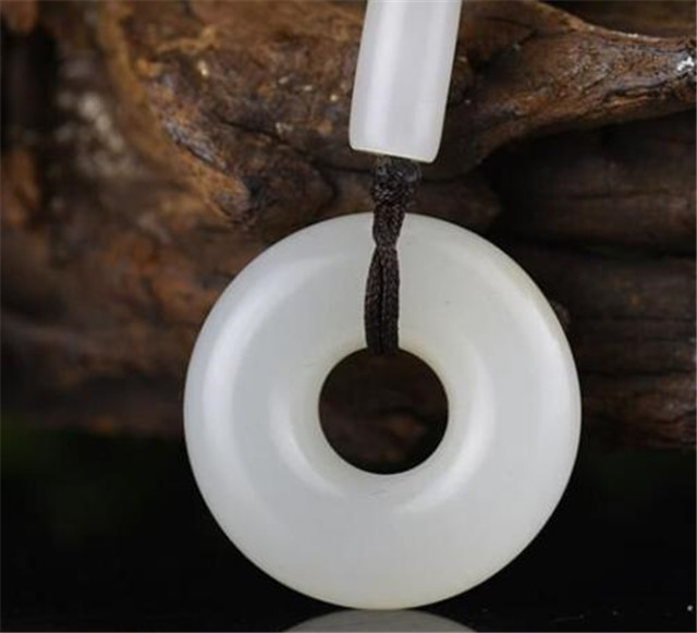 和田玉和翡翠谁更耐摔？为你讲讲其中详情！(图文)   第1张