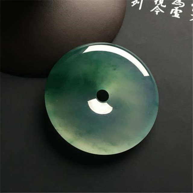 什么翡翠首饰是百搭款？本文为你介绍！   第1张