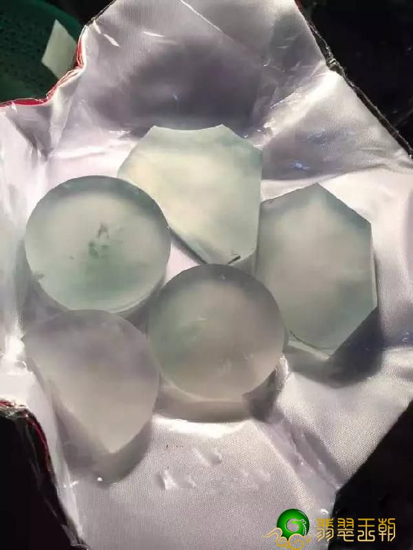 那样的翡翠才算的上绝品冰种翡翠，你这些只有算好！   第13张