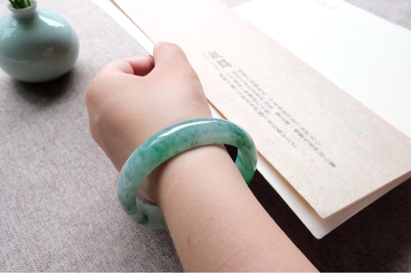 糯种飘花值钱吗？糯种翡翠的市场价格如何？   第3张