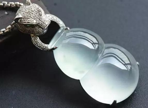 素面和雕花翡翠,谁略胜一筹?
第3张