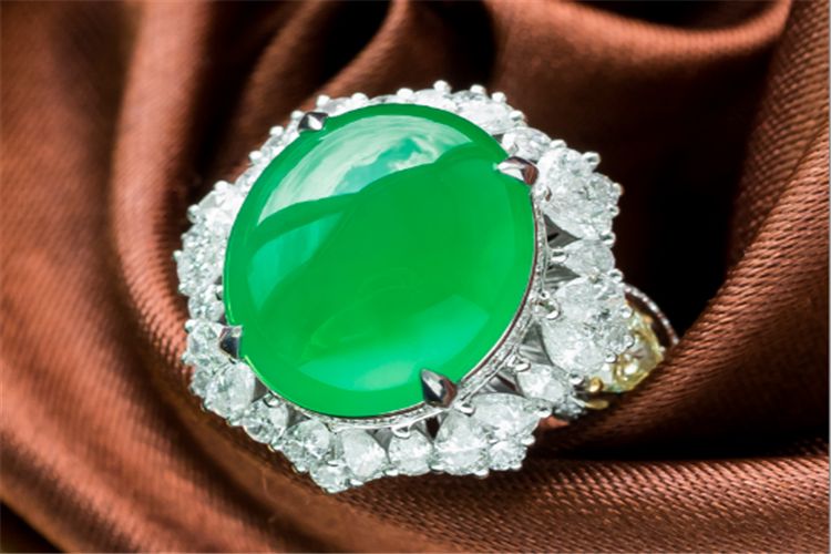 a类翡翠价格为何受人关注？为什么买翡翠一定要找A类？   第2张