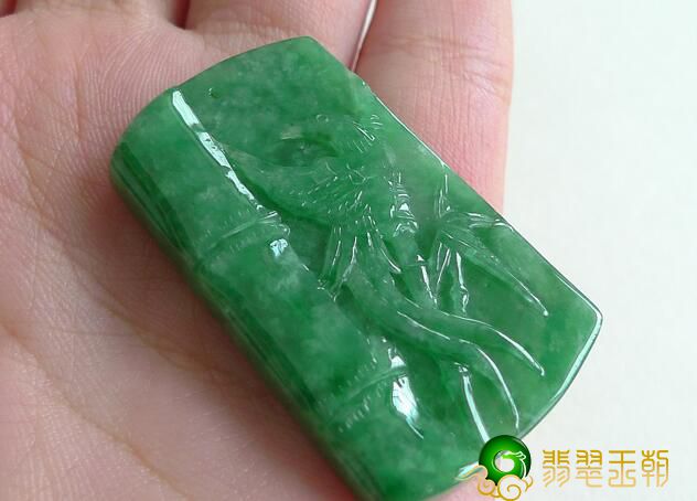 “新”翡翠与“老”翡翠区别非常大，个人收藏时究竟选哪一个？   第2张