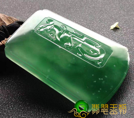 为何翡翠冰种翡翠价钱那麼贵 你要了解的都在这儿 