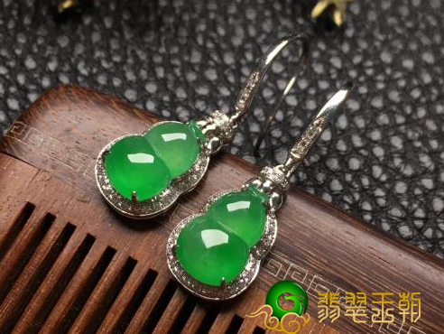 了解每个人不同的脸型应该怎么搭配翡翠耳环才好看   第3张