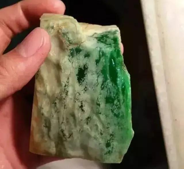 
                4600万极品翡翠挂件起货风采，这才叫平安富贵！
   第4张