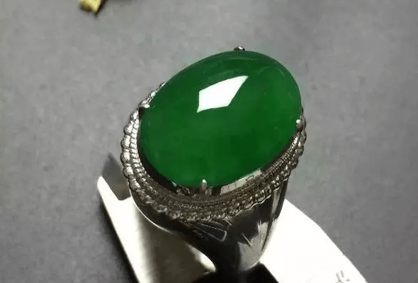 什么是老坑料翡翠？怎么看翡翠是不是老坑料？   第2张