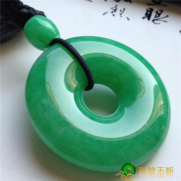 翡翠翡翠平安扣的喻意及配戴注重 第5张