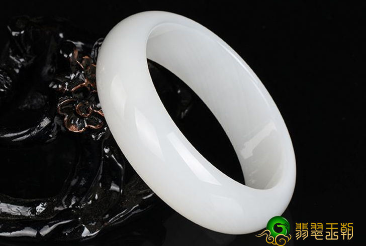 翡翠和玉有哪些区别?我们从五个大的方面来看 第1张