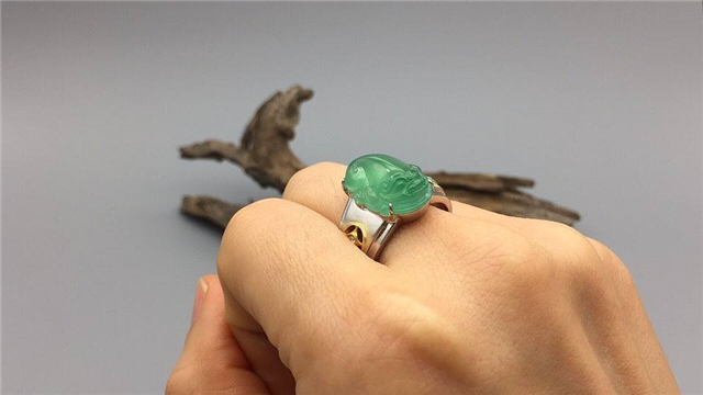 男士翡翠戒指款式有哪些？扒一扒它有什么寓意！   第2张