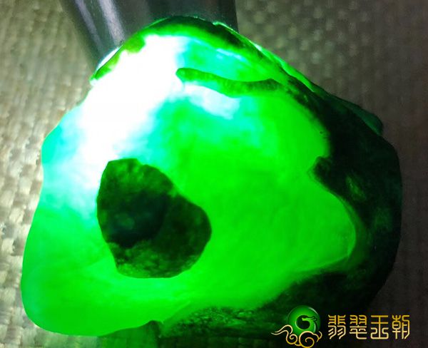 瑞丽市翡翠原石在哪里买到？品相怎么样？   第1张