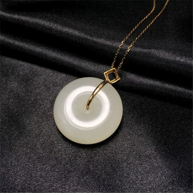 和田玉平安扣价格高吗?讲讲如何挑选优质和田玉平安扣!(图文) 第2张