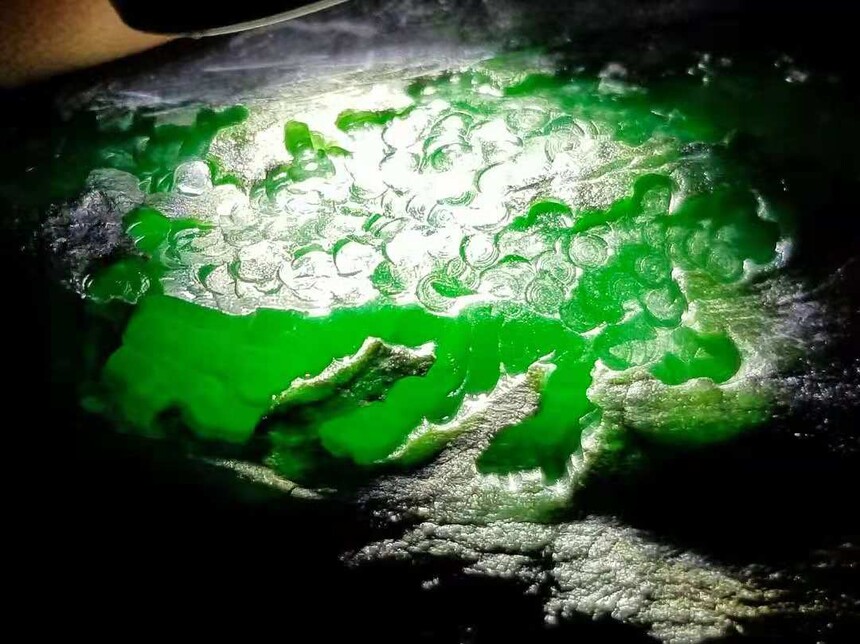 
                教你简单的5招来搞定怎么挑选翡翠原石
   第1张