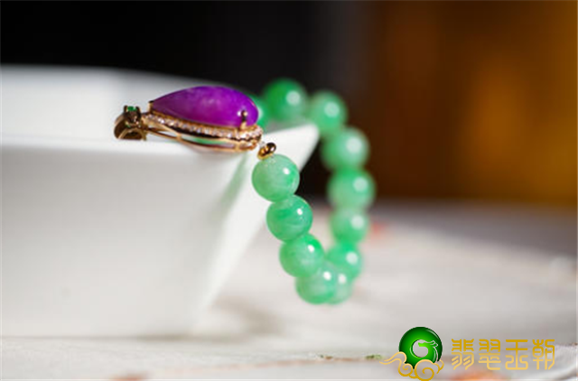 翡翠什么人都能戴吗?跟着看来一看! 第2张