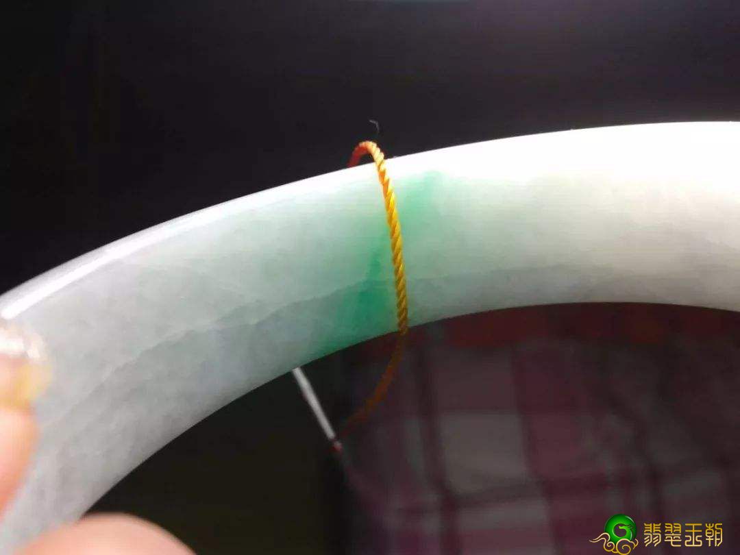 翡翠的翡色指的是什么？ 