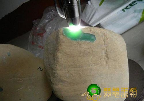 翡翠赌石怎样开窗与抛光技巧详解   第8张