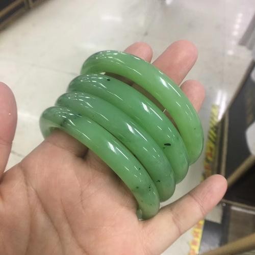 一万左右的碧玉手镯 如何鉴别真伪 