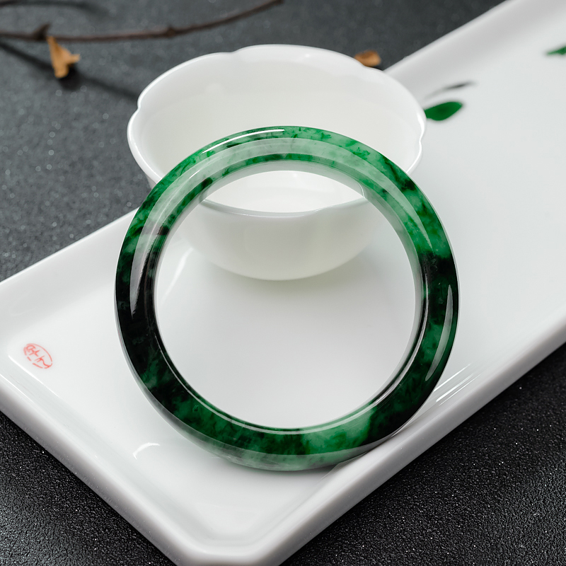 翡翠色差一分，价差十倍？视其品质而定！   第3张