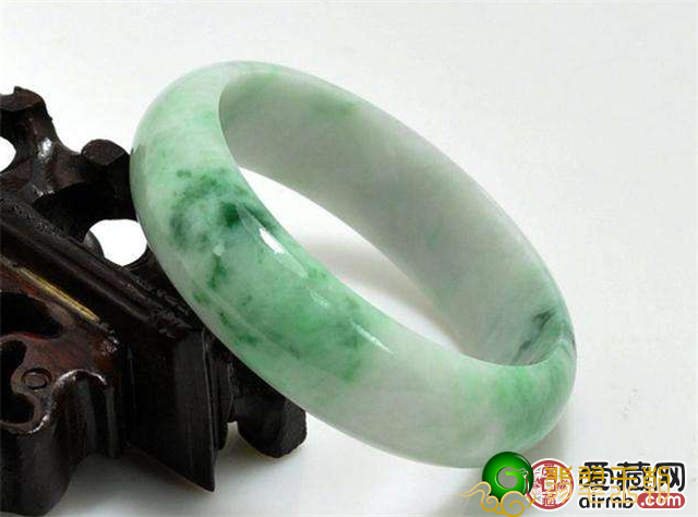 详说翡翠玉镯子的种类 这类你一定非常少见   第2张