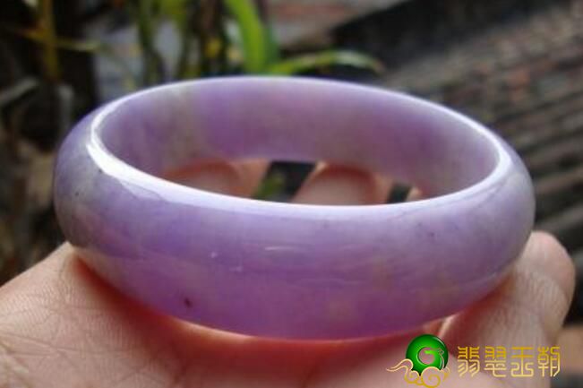 翡翠镯子为何那么贵，层次感决策使用价值   第2张