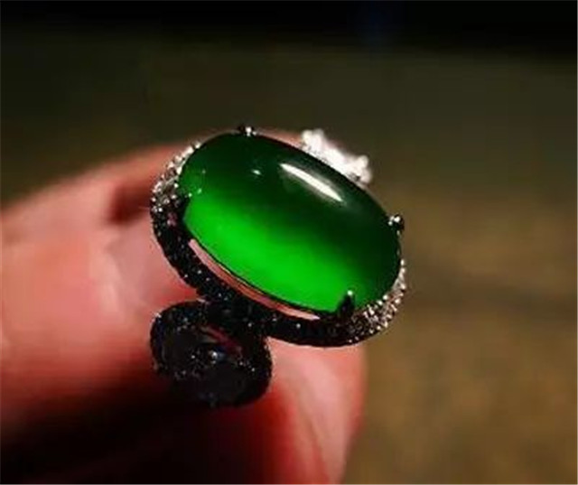 什么是帝王绿翡翠?我们一起来看看!(图文) 第1张