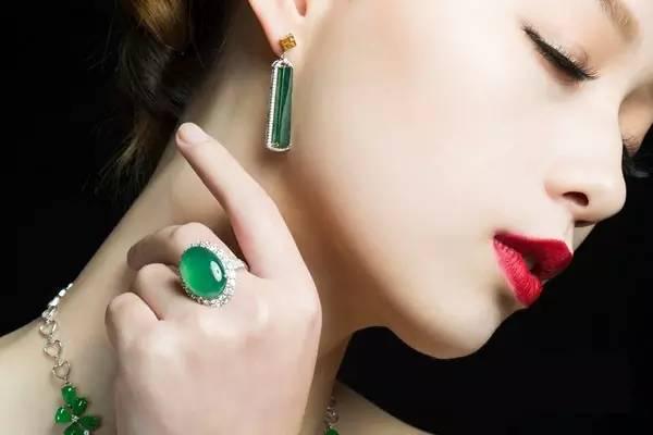 翡翠戒指怎么挑选?抓住这几点就可以了
第5张