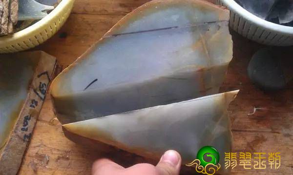 翡翠赌石明明已经涨了，这个步骤却让我的手镯出了裂。   第4张