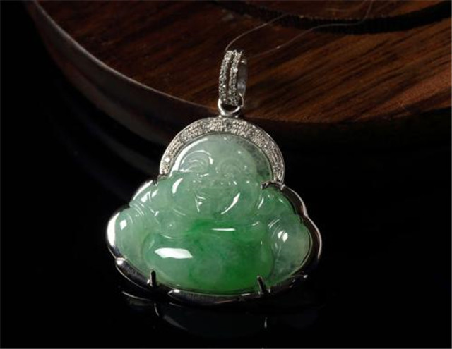 什么是冰糯种翡翠？扒一扒影响价格的因素有哪些！   第3张