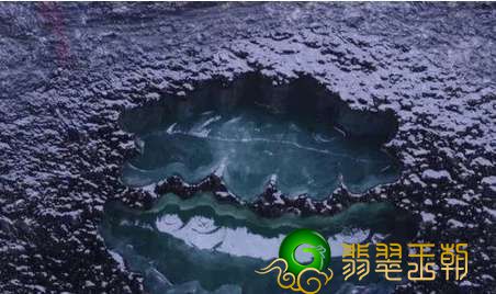 他坚持花2000买下来翡翠翡翠原石，殊不知开窗通风后羡煞许多人！   第2张