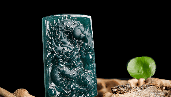 
                难道翡翠说没棉絮就是好的吗？翡翠中的棉絮，讲究可多了
   第2张