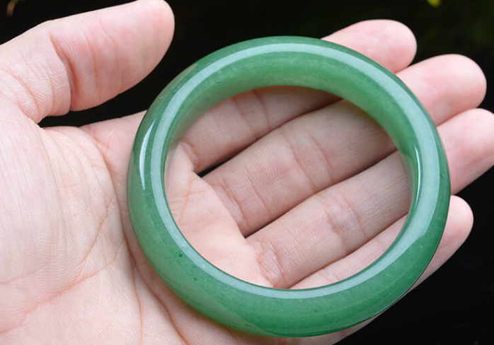 印度也开始出产翡翠了?我们该如何分辨印度翡翠和缅甸翡翠? 第3张