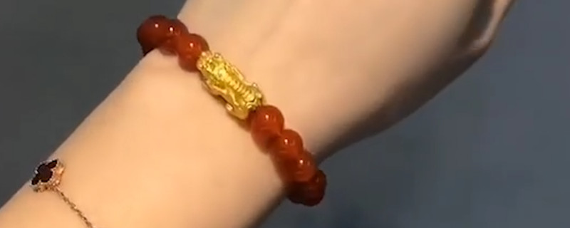 佩戴貔貅有什么讲究 佩戴貔貅的戴法有哪些？   第2张