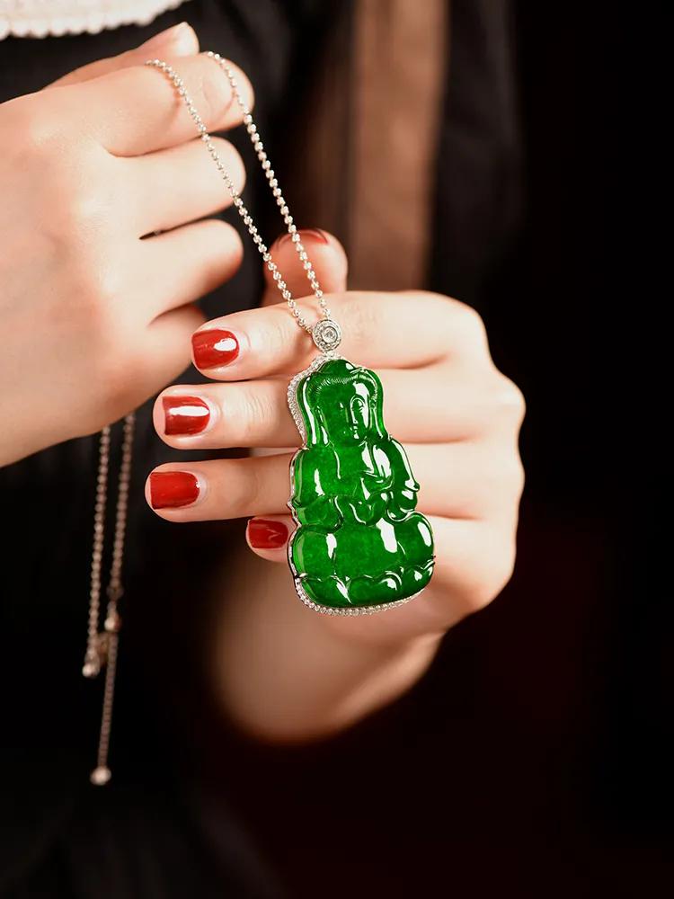 
                翡翠的收藏价值体现在哪？看完这些你就懂！
   第1张