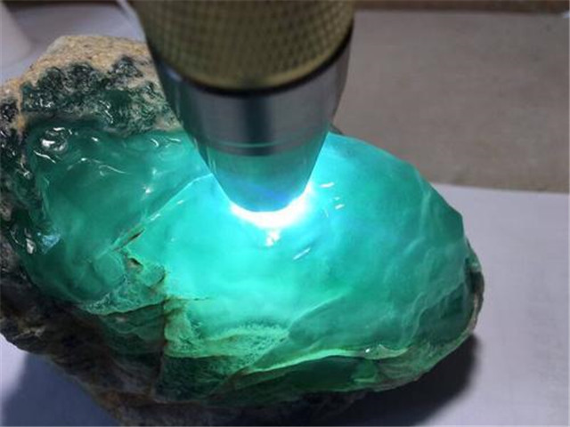 快点击查看本文，翡翠原石知识大全！（上）   第2张