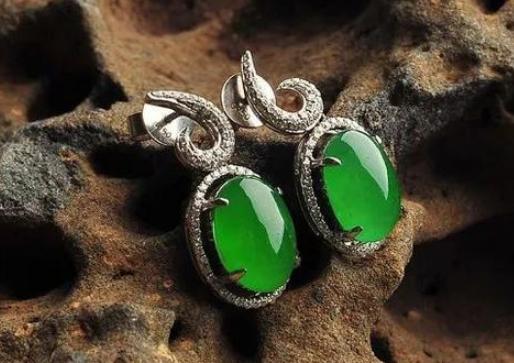 翡翠A货可以用肉眼辨别？这么做新手小白也能学会   第3张