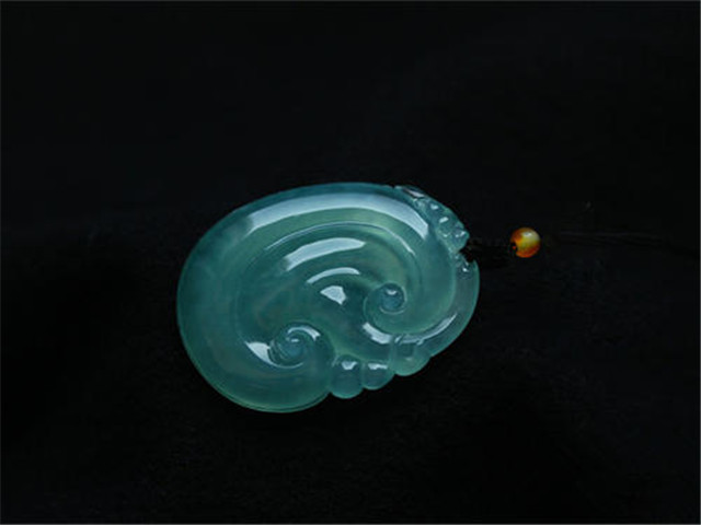 如何更好选购蓝水翡翠？看完不再怕买错！   第1张