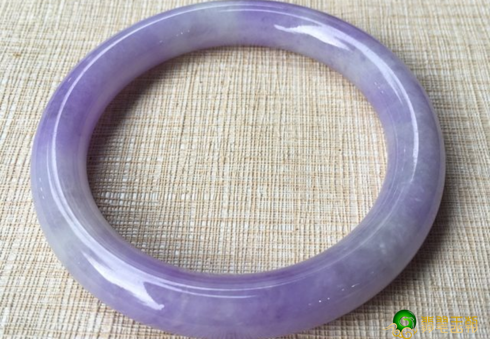 糯种a货翡翠镯子的价钱如何？讨论一下这几种你就知道了   第2张