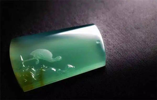 精品的翡翠片料，设计了几款经典的题材，你更喜欢哪种！  第4张