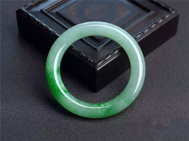 翡翠是怎么形成的翠友们知道吗？本文为你答疑解惑！   第3张