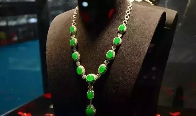 
                镶嵌，给翡翠插上腾飞的翅膀
   第1张