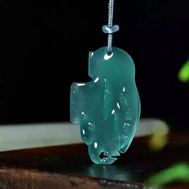 
                蓝水翡翠，千万不要跟油青种混为一谈
   第1张