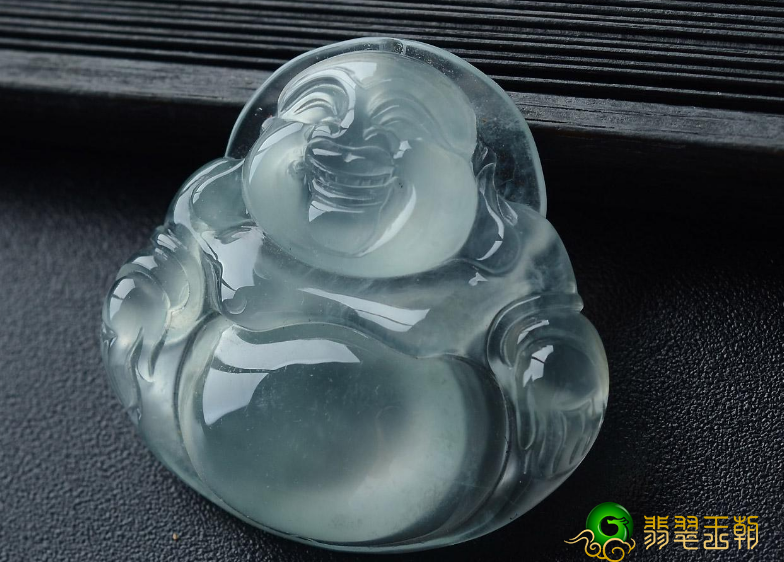 在选择翡翠玉佛的情况下，要是留意看这几个方面，确保给你选到最极致的玉佛。   第2张