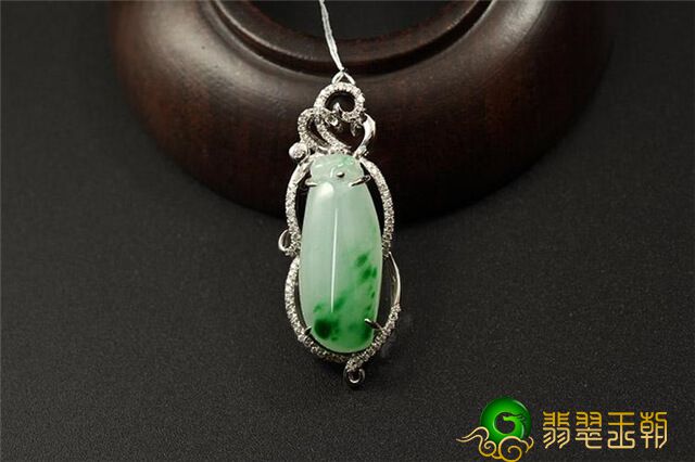 翡翠福瓜有哪些喻意？那样的翡翠小挂件一般要多少钱？   第1张