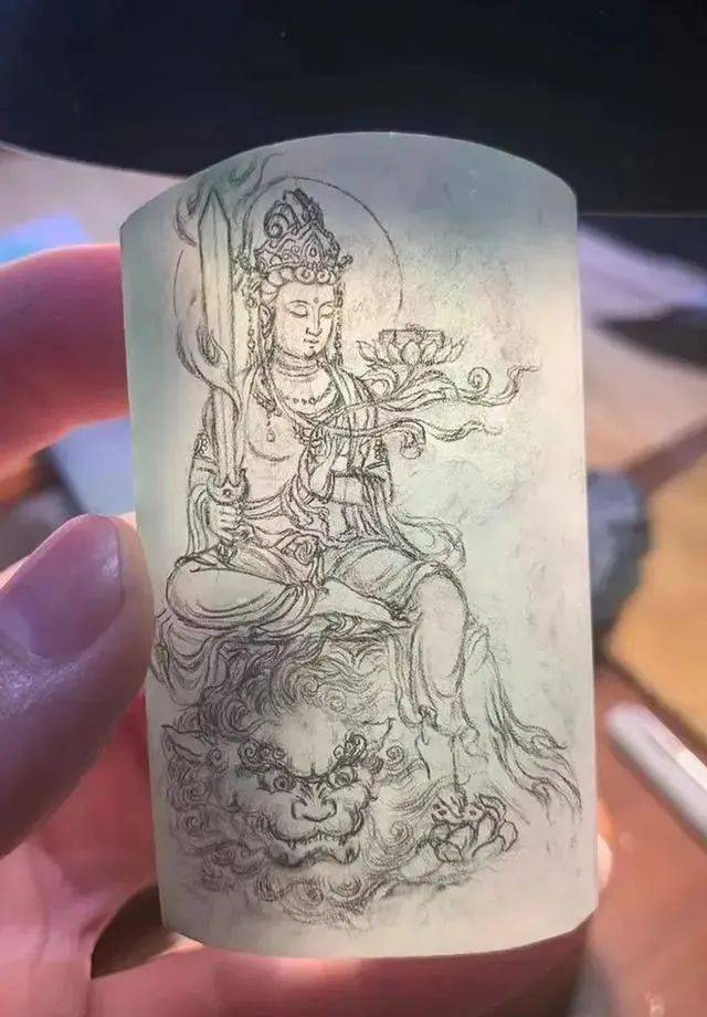 
                一块高冰的翡翠片料，俏色巧雕文殊菩萨，成品太迷人了！
   第1张