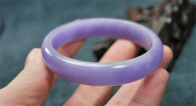 紫罗兰翡翠手镯好吗？这篇文章一看就懂！   第2张