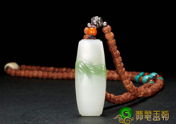 翠青玉和白色背景青翡翠到底有多像？怎样辨别他们？   第1张