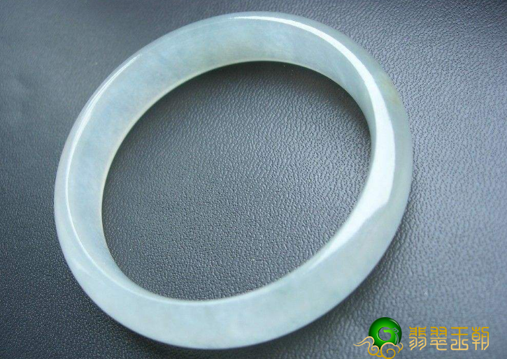 翡翠冰种翡翠的价格是多少你掌握吗？并不是你要的这么简单哦！   第1张