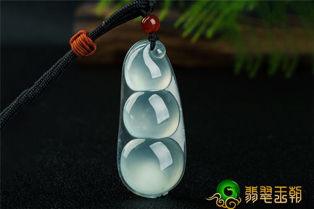 翡翠福豆的寓意和意味着是什么？如何选择翡翠福豆？看过让你已不烦恼！   第1张